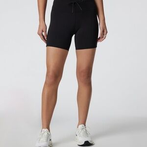 Vuori Black Daily Short